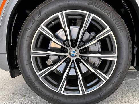 Used 2025 BMW X5 xDrive40i w/ M Sport Package AWD/4WD image 11
