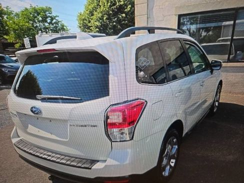 Used 2018 Subaru Forester 2.5i Touring AWD/4WD image 3