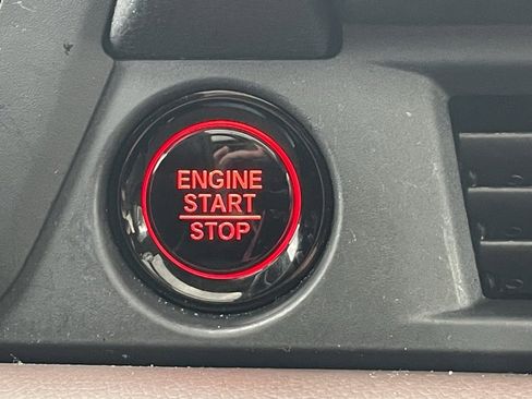 Used 2025 Honda Pilot Elite image 37