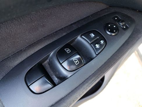 Used 2014 Nissan Pathfinder SV w/ Cargo Package image 11