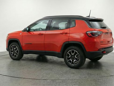 Used 2025 Jeep Compass Trailhawk AWD/4WD image 6