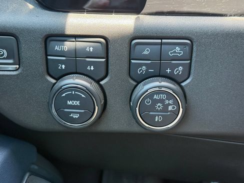 Used 2023 Chevrolet Silverado 1500 High Country w/ High Country Premium Package AWD/4WD image 35