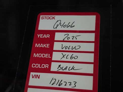 Certified 2025 Volvo XC60 B5 Core AWD/4WD image 36