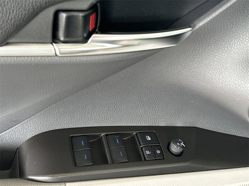 Used 2022 Toyota Camry LE image 11