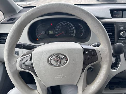 Used 2012 Toyota Sienna LE w/ Towing Pkg image 24