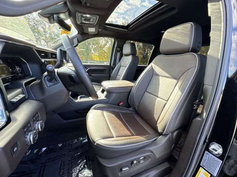 Used 2025 GMC Sierra 3500 Denali w/ Denali Reserve Package image 13