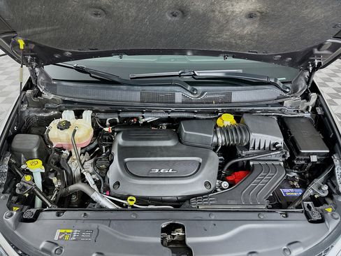 Used 2017 Chrysler Pacifica Limited w/ Advanced Safetytec Group image 36