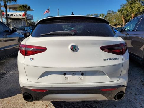 Used 2022 Alfa Romeo Stelvio Ti image 4