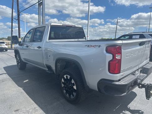 Used 2020 Chevrolet Silverado 2500 Custom w/ Custom Value Package image 5