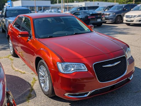 Used 2021 Chrysler 300 Touring L RWD image 2