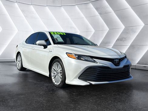 Used 2020 Toyota Camry XLE image 1