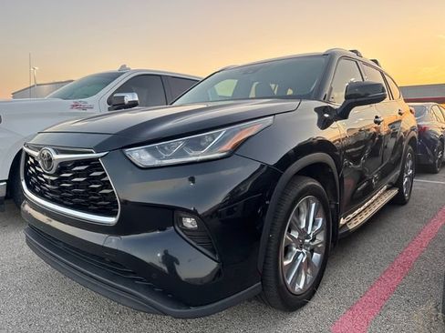 Used 2022 Toyota Highlander Limited FWD image 1