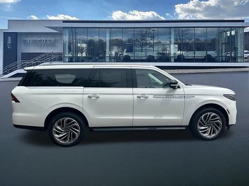 New 2026 Lincoln Navigator L Premier AWD/4WD image 9