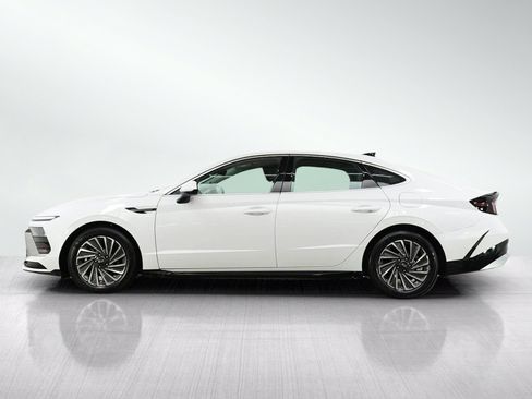 Used 2025 Hyundai Sonata SEL FWD image 2
