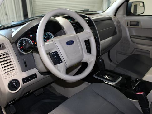 Used 2011 Ford Escape XLS w/ 101A Rapid Spec Order Code FWD image 18