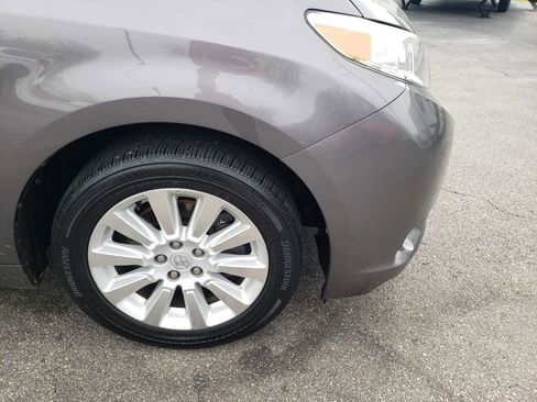 Used 2015 Toyota Sienna XLE Premium image 39