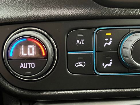 Used 2022 GMC Terrain SLE w/ Driver Convenience Package AWD/4WD image 6