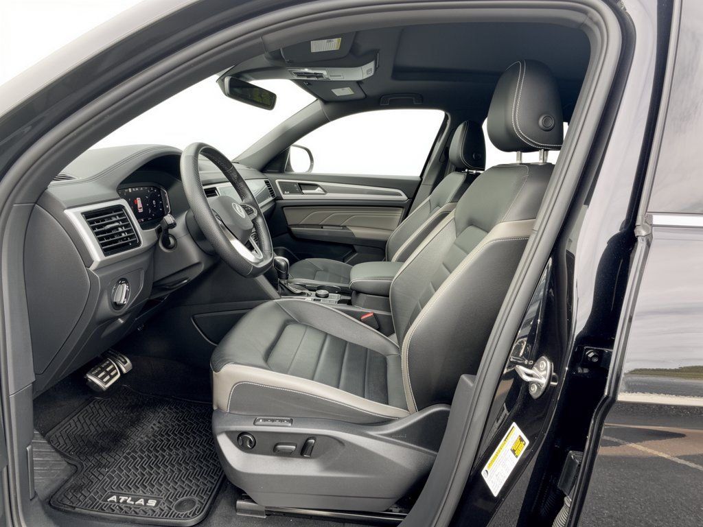 Certified 2023 Volkswagen Atlas Cross Sport SEL Premium R-Line AWD/4WD image 5