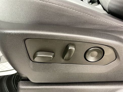 Used 2023 GMC Sierra 1500 SLE image 12