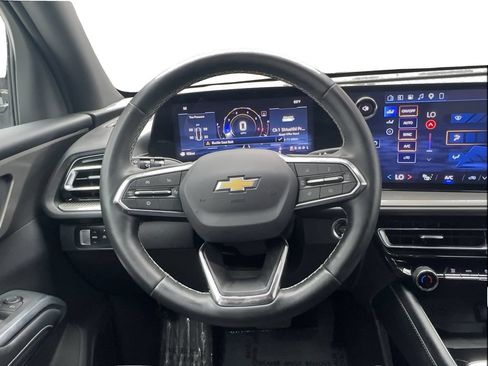Used 2026 Chevrolet Traverse LT FWD image 37