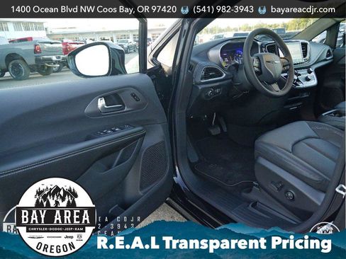 New 2026 Chrysler Pacifica Select w/ S Appearance Package image 10