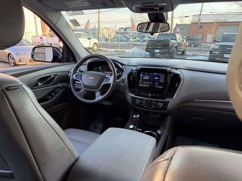 Used 2020 Chevrolet Traverse LT w/ Driver Confidence II Package AWD/4WD image 24
