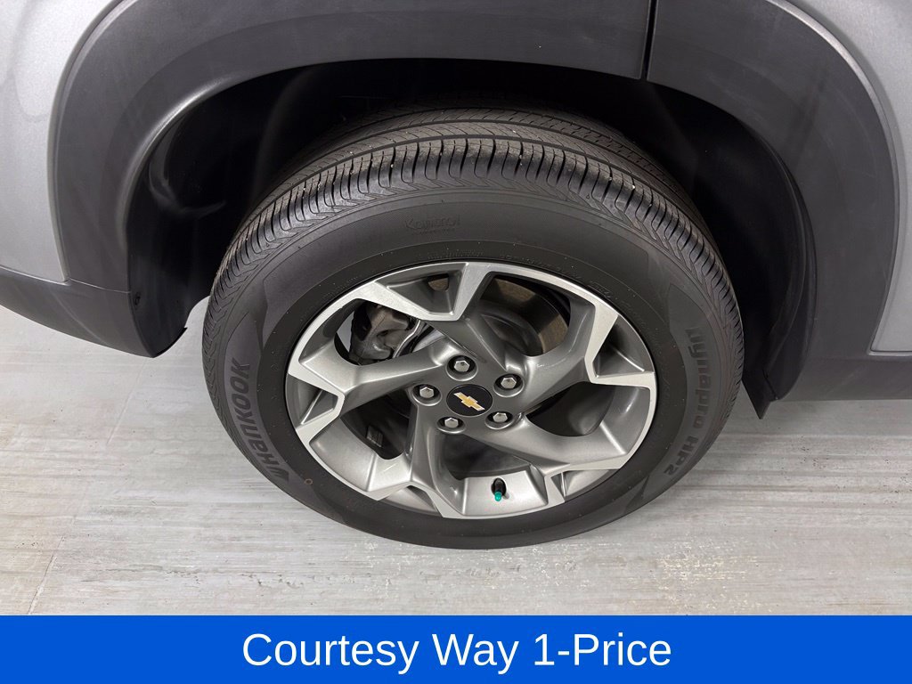 Used 2024 Chevrolet Trax LT FWD image 13