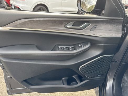 Used 2025 Jeep Grand Cherokee Limited 4xe w/ MOPAR Finishing Package image 16