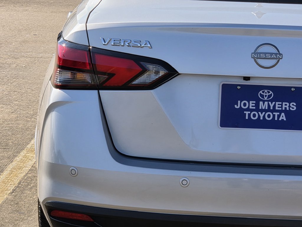 Used 2025 Nissan Versa SV FWD image 10
