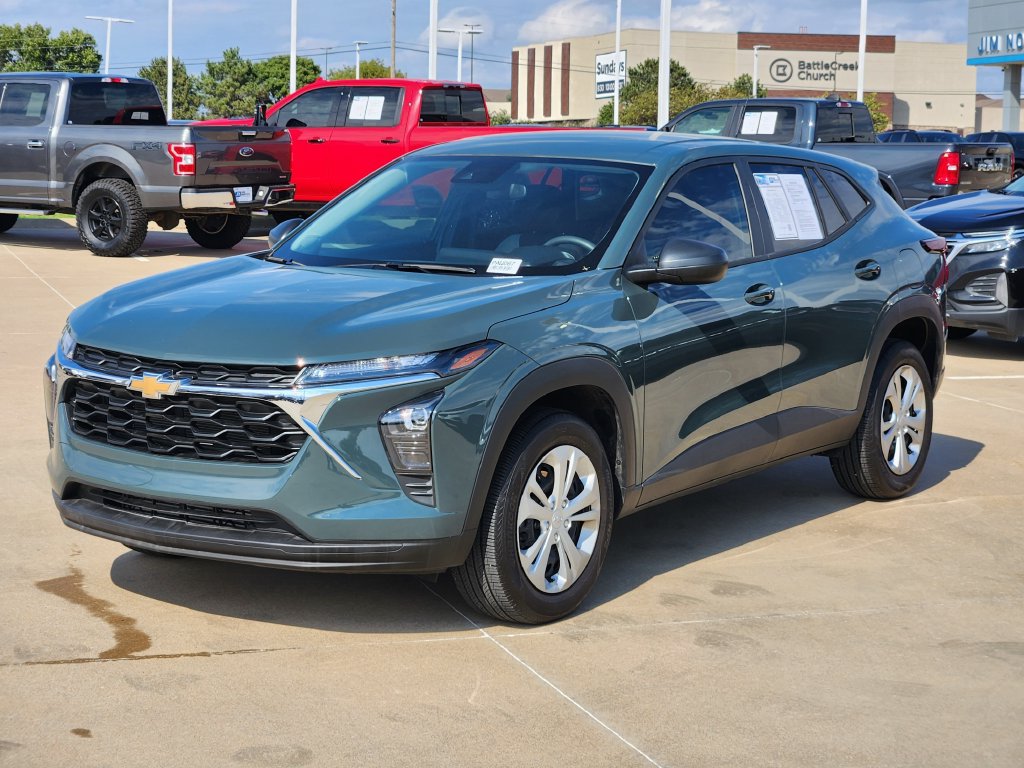 Used 2026 Chevrolet Trax LS w/ Driver Confidence Package FWD image 3