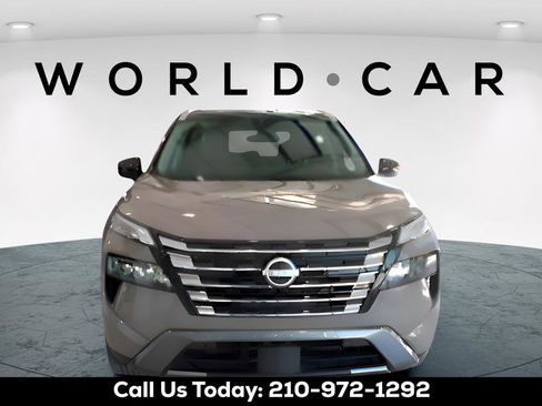 Used 2024 Nissan Rogue SL w/ SL Premium Package image 2