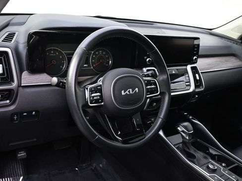 Used 2023 Kia Sorento S w/ Panoramic Sunroof Package AWD/4WD image 11