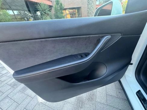 Used 2021 Tesla Model Y Long Range AWD/4WD image 17
