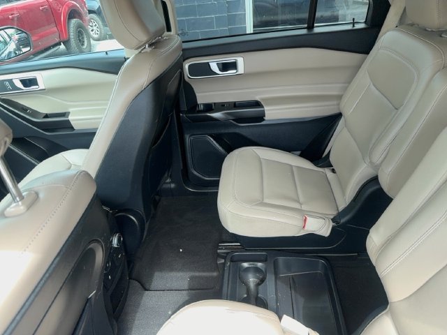 Used 2020 Ford Explorer XLT w/ Equipment Group 202A AWD/4WD image 11