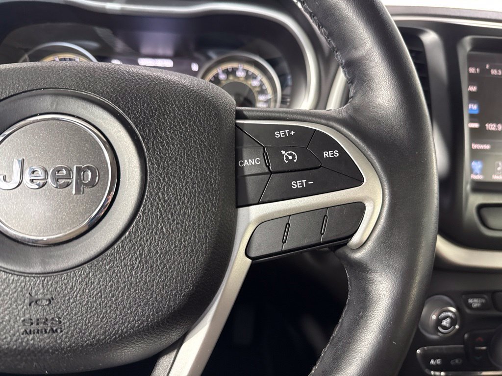 Used 2016 Jeep Cherokee Limited AWD/4WD image 23