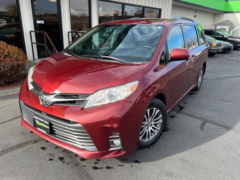 Used 2018 Toyota Sienna image 2