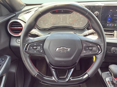 Used 2025 Chevrolet Trax RS w/ Driver Confidence Package FWD image 27
