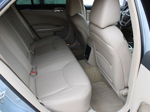 Used 2013 Chrysler 300 image 16