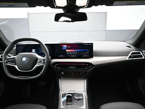 Used 2025 BMW i4 eDrive40 image 24