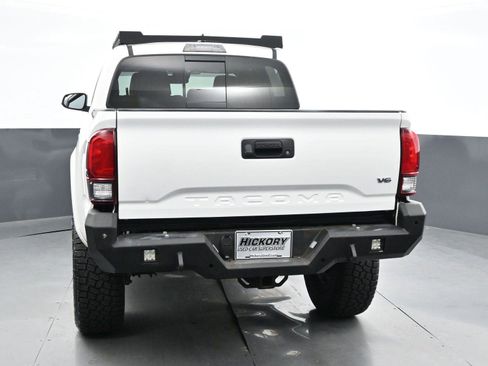 Used 2019 Toyota Tacoma TRD Sport image 6