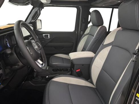 Used 2025 Jeep Wrangler Unlimited Sahara w/ Safety Group AWD/4WD image 12
