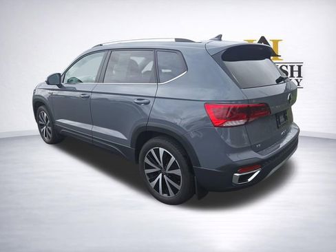 Certified 2023 Volkswagen Taos SE w/ Panoramic Sunroof Package image 5