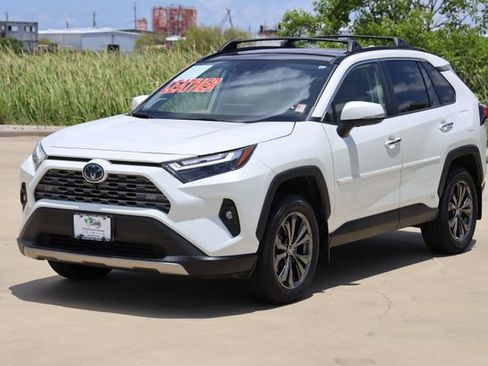 Certified 2022 Toyota RAV4 Limited AWD/4WD image 3
