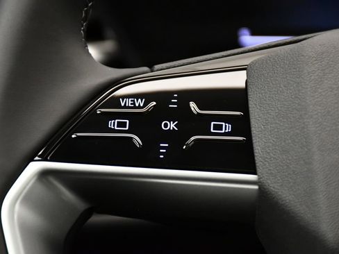 Used 2025 Audi Q5 Premium w/ Convenience Package image 22