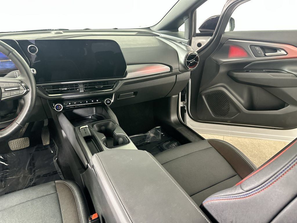 Used 2025 Chevrolet Equinox EV RS FWD image 21
