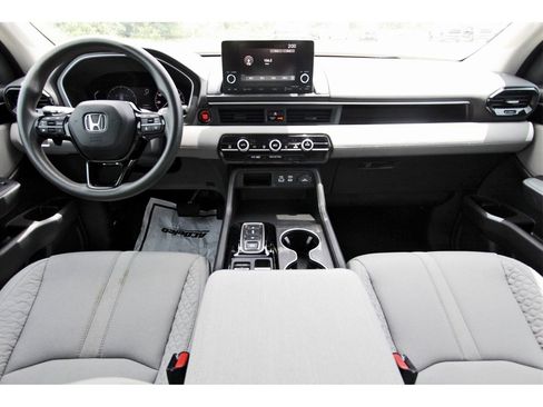 Used 2023 Honda Pilot LX image 11