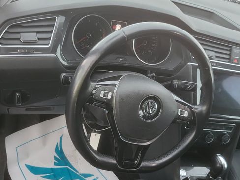 Used 2018 Volkswagen Tiguan SE AWD/4WD image 10