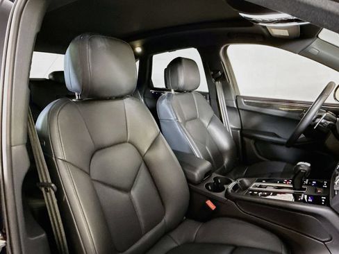 Certified 2024 Porsche Macan AWD/4WD image 18