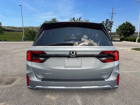 New 2026 Honda Odyssey Touring image 4