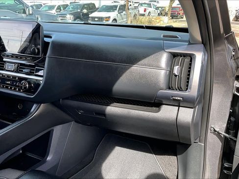 Used 2024 Nissan Pathfinder SL image 18